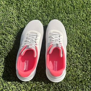 Grey and pink woman’s sketchers